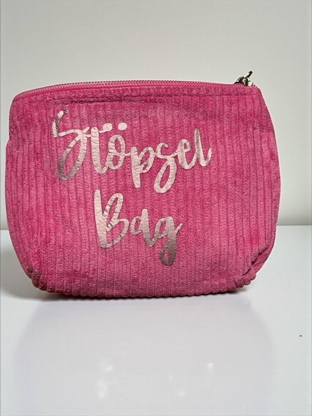 Mini Cord Bag, 10x9 cm – stylish, soft & plotted. Perfect for all the little bits and bobs you always carry with you. Handmade. Trendy. Ultra practical.
Oil