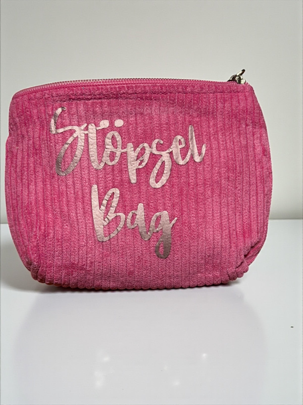 Mini Cord Bag, 10x9 cm – stylish, soft & plotted. Perfect for all the little bits and bobs you always carry with you. Handmade. Trendy. Ultra practical.
Oil