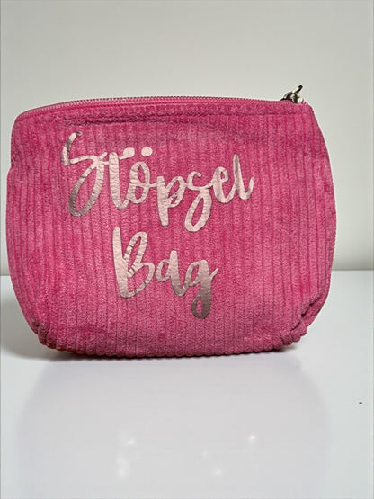 Mini Cord Bag, 10×9 cm – stylish, soft & beplottet. Perfekt für all den kleinen Kram, den du immer dabei hast. Handmade. Trendy. Ultra praktisch.
Öl