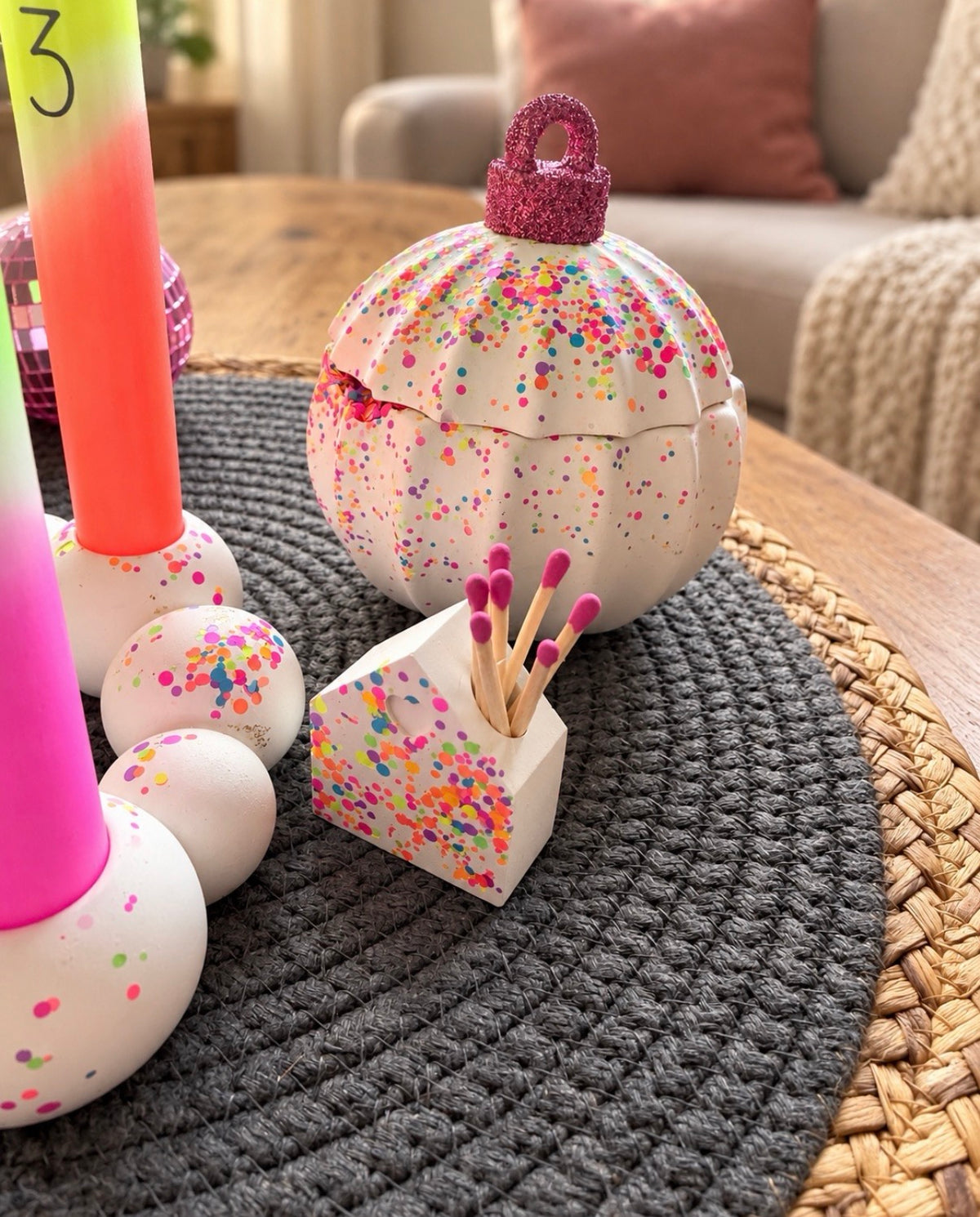 Buntes Adventsset mit 4 Kerzen