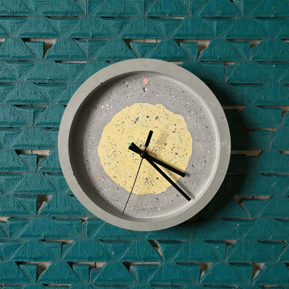 Uhr - Wanduhr - Handgemacht - Gießmasse