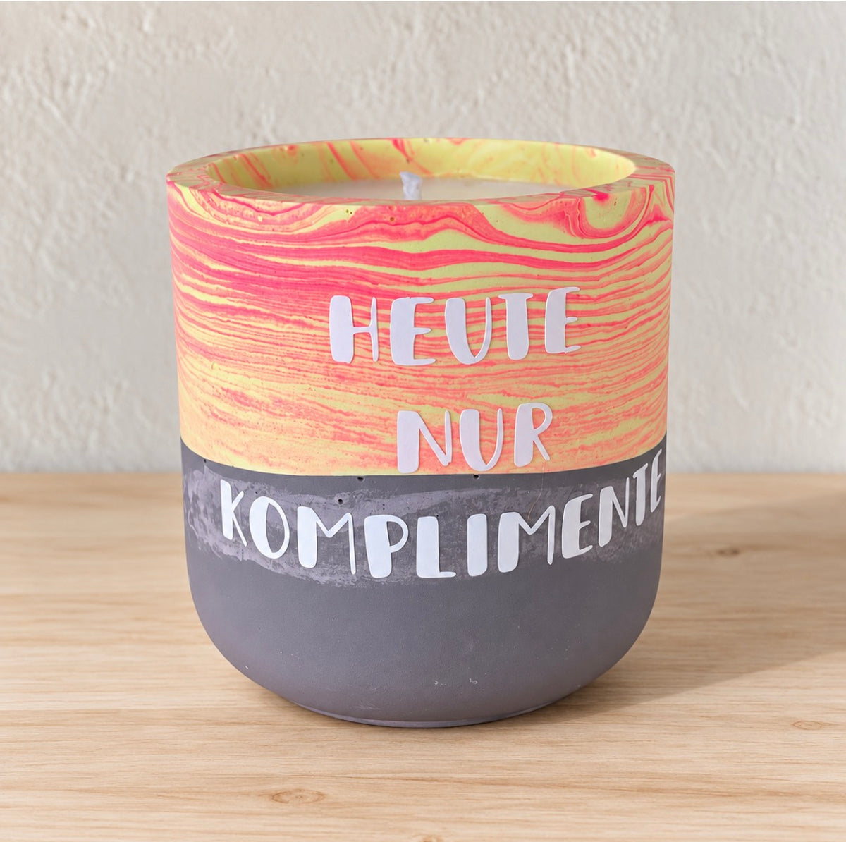 Statement Kerzen, bunte Kerzenbehälter