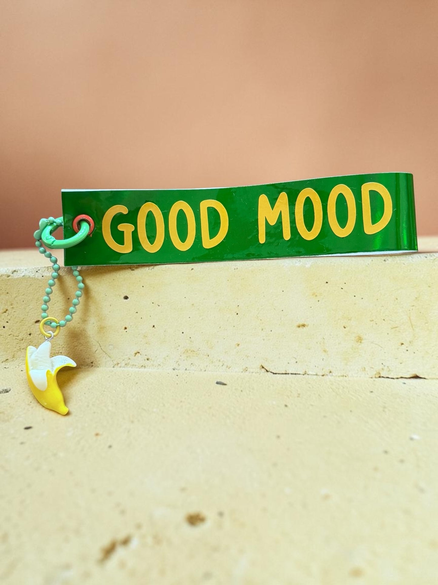 Personalisierter Schlüsselanhänger aus Kunstleder – Name oder Spruch | Statement Keychain mit Charms | Handmade Geschenk