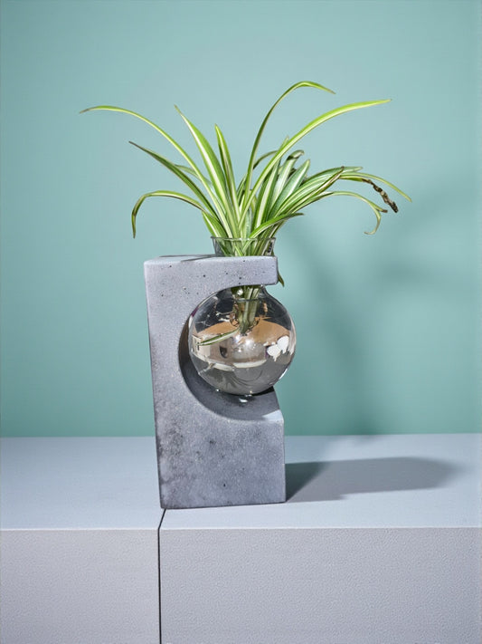 Handgegossene Beton-Vase – Modernes Designobjekt für dein Zuhause