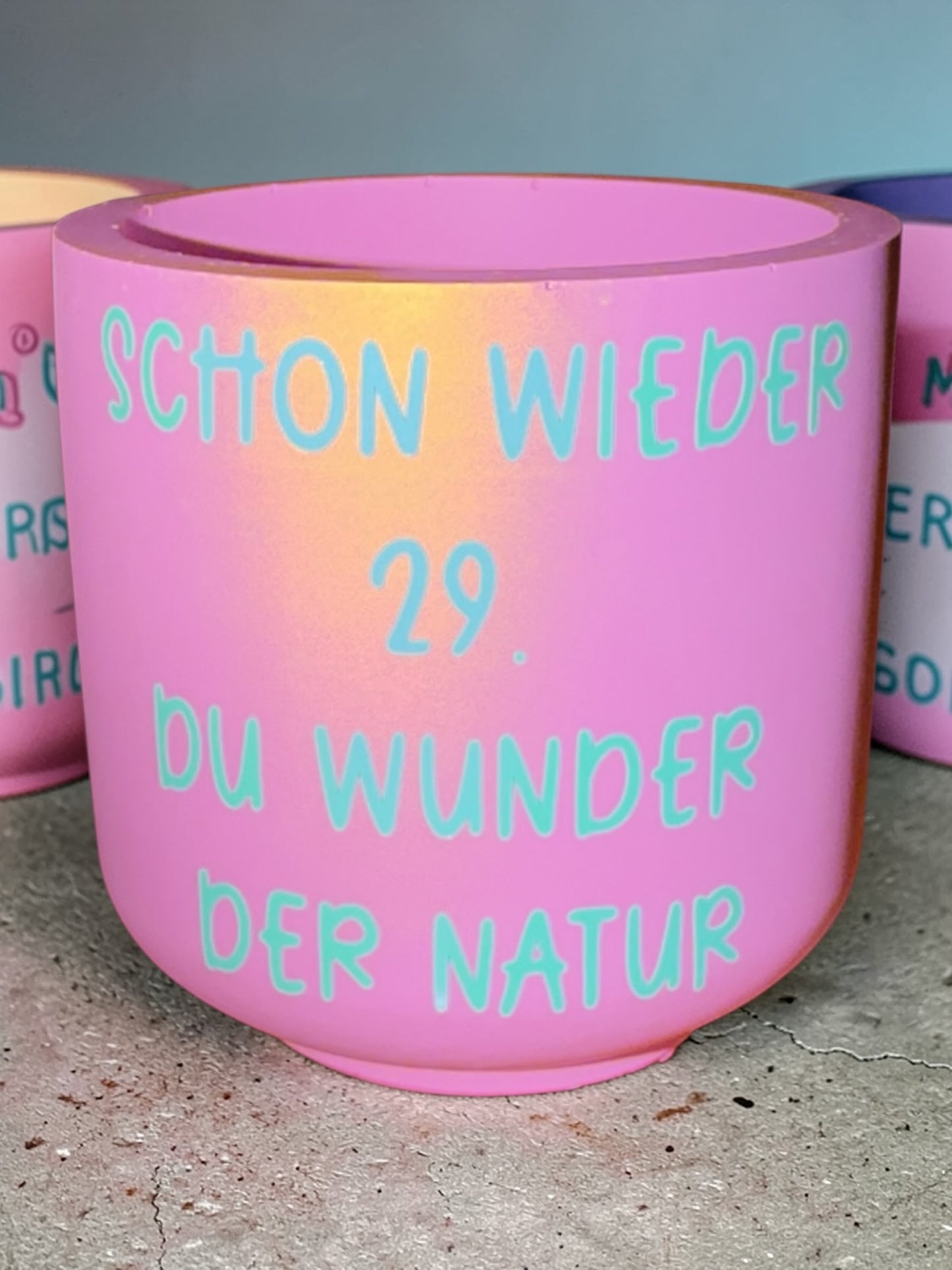 Statement Kerzen, bunte Kerzenbehälter