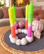Buntes Adventsset mit 4 Kerzen