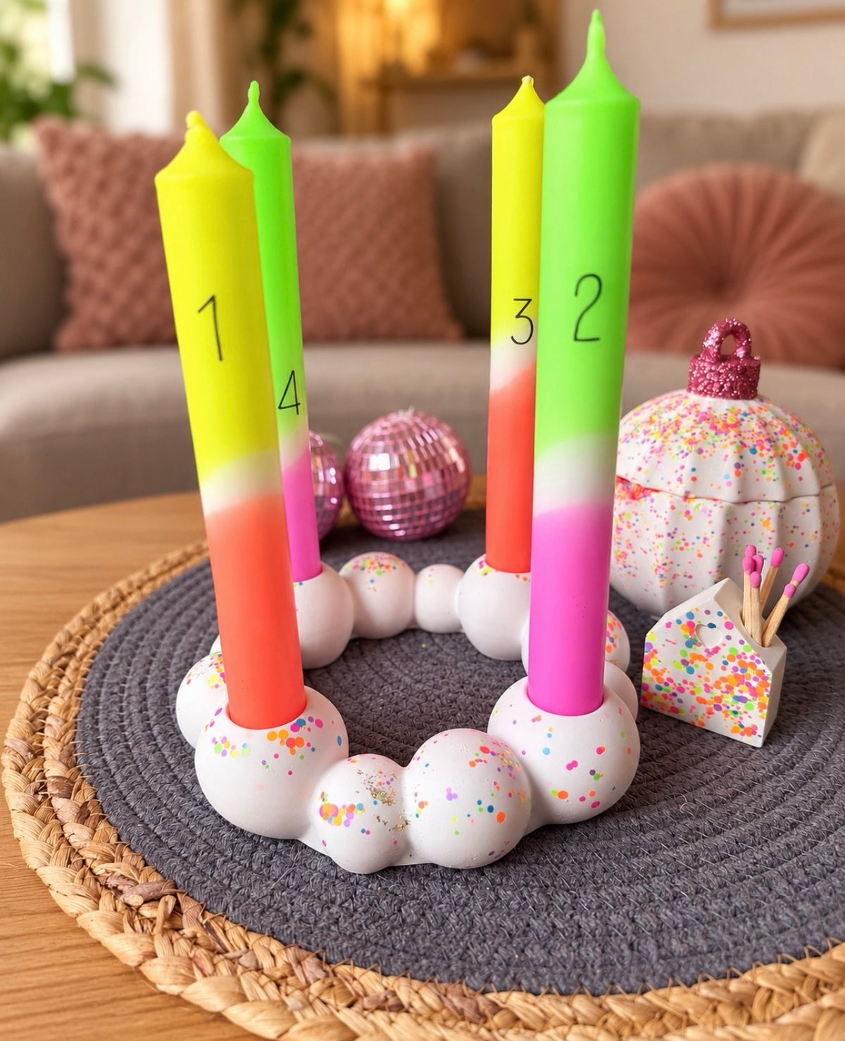 Buntes Adventsset mit 4 Kerzen