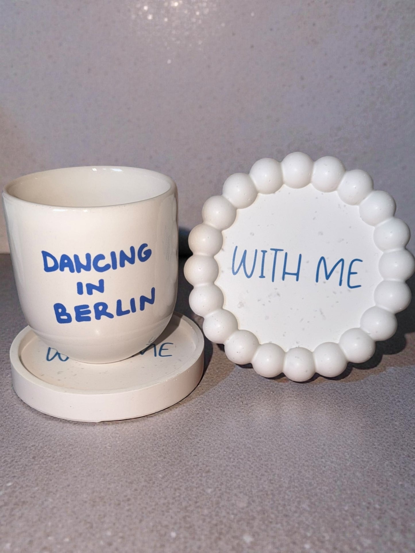 Sisi-Tasse, Tanzen in Berlin