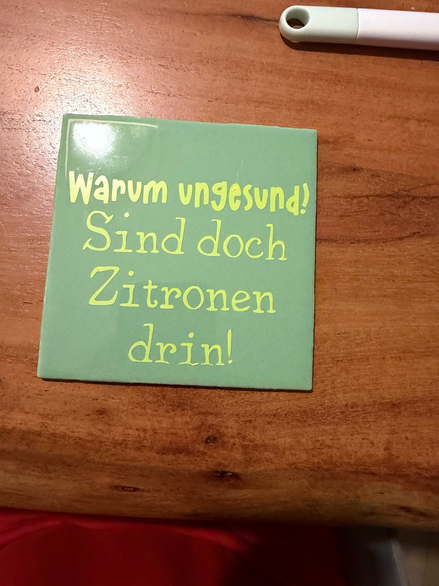 Spruch-Kachel – „Warum ungesund? Sind doch Zitronen drin!“