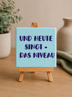 Spruch-Kachel – "Und heute singt - das Niveau "