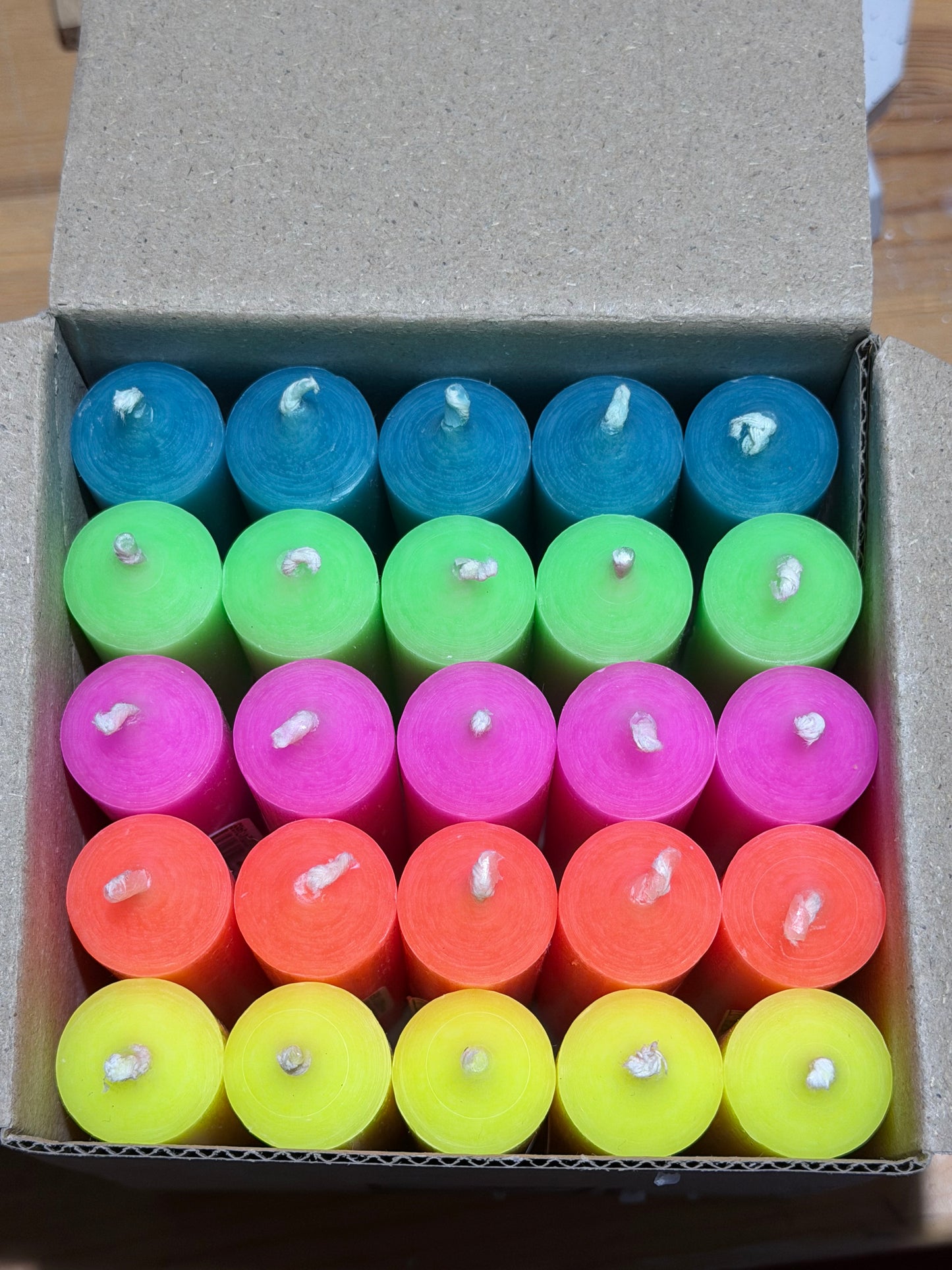 Sets der Stabkerzen 10 cm x 2,2 cm - Kerzenfarm Hahn – tropffrei & rußarm – kurze Deko-Kerzen – Handarbeit – verschiedene Farben