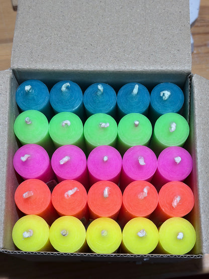 Sets der Stabkerzen 10 cm x 2,2 cm - Kerzenfarm Hahn – tropffrei & rußarm – kurze Deko-Kerzen – Handarbeit – verschiedene Farben