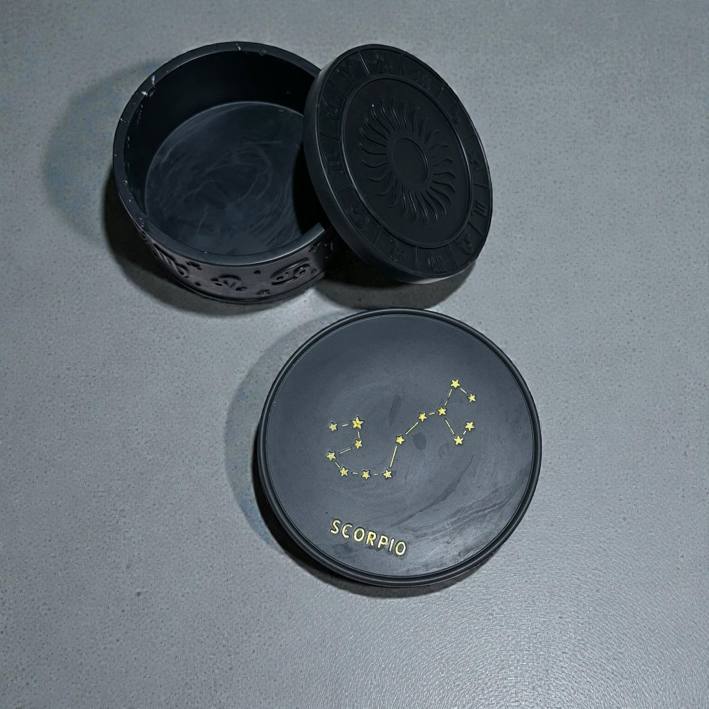 Mystische Jesin-Dose in Weiß / schwarz & Gold – Sternzeichen Untersetzter| Handgegossen & Handbemalt