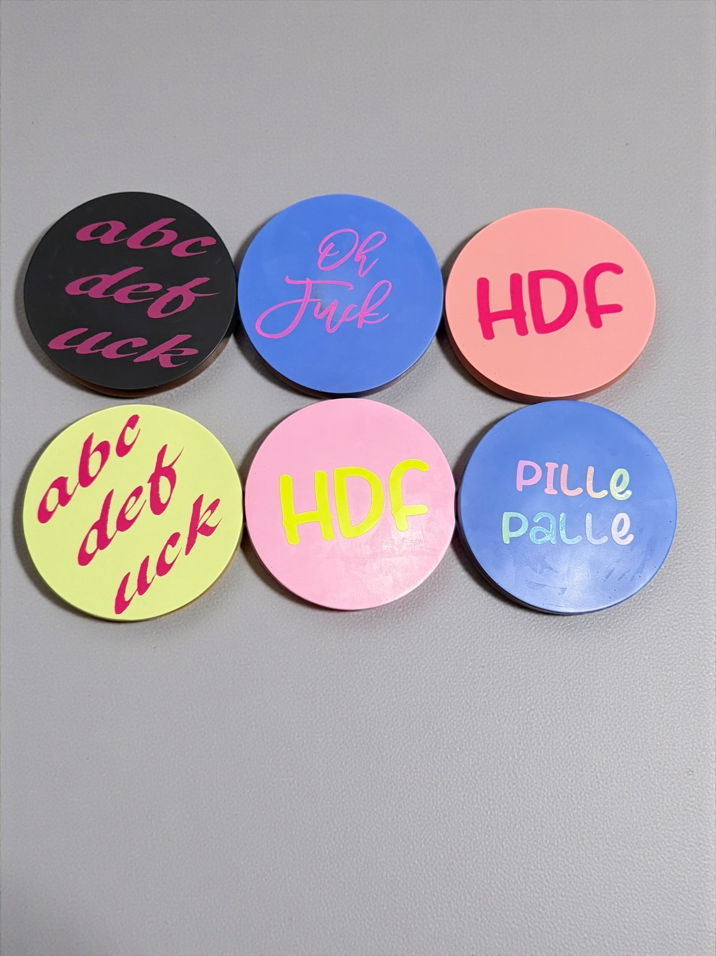 Handgegossene-Magnete – 9–10 cm – sarkastisch, ehrlich & absolut dekorativ Statement Magnete / Kühlschrank Magnete