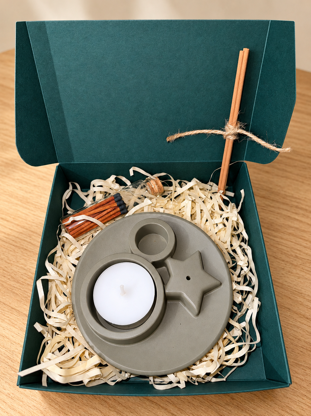 Teelicht- & Räucherstäbchen-Set mit Mond oder Stern