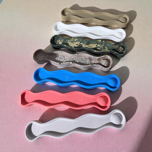 Handgemachter Räucherstäbchenhalter aus Gießmasse | Wellenform |  Boho Deko Halter | Achtsamkeit & Meditation | Geschenkidee Handmade